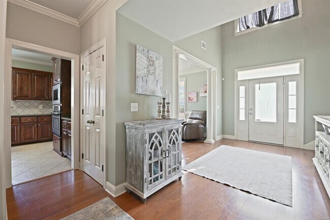 Building Photo - 401 Clear Creek View