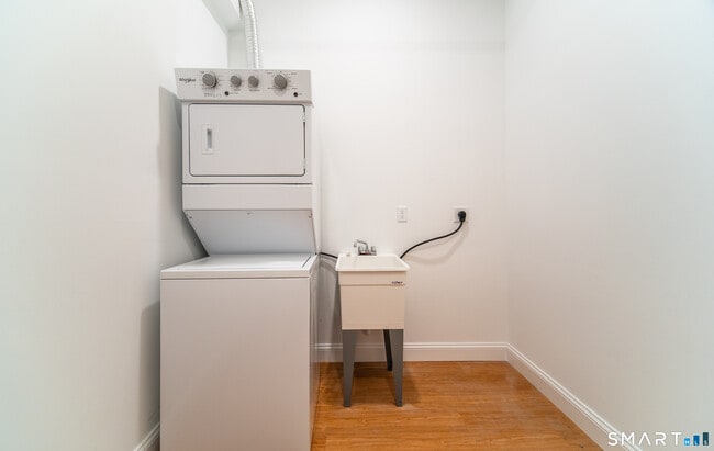 Building Photo - 1154 Poquonnock Rd