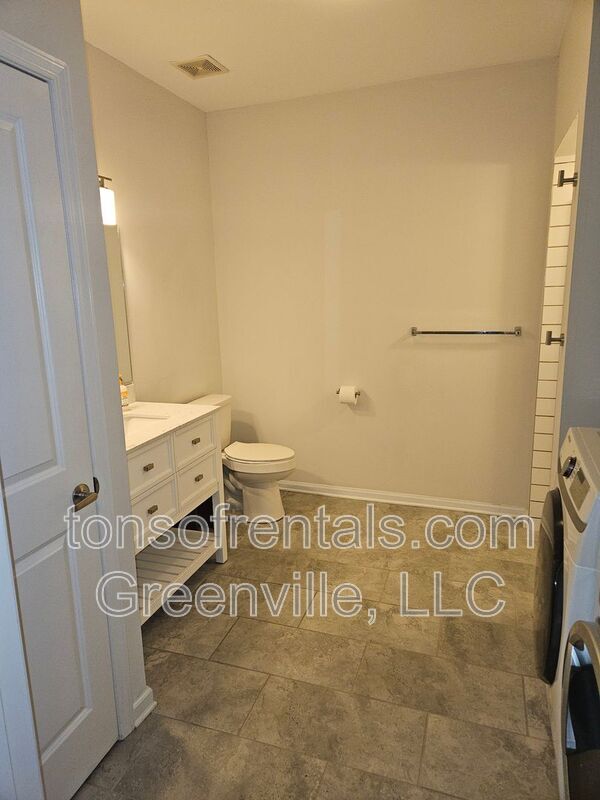 Building Photo - 100 E Washington St