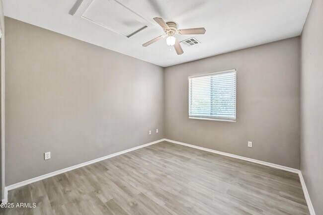 Building Photo - 8053 W Waltann Ln