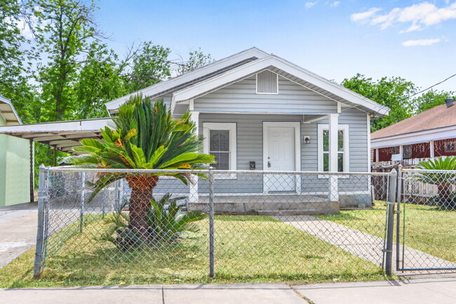 Building Photo - "Charming 3-Bedroom Sanctuary on Buckingha...
