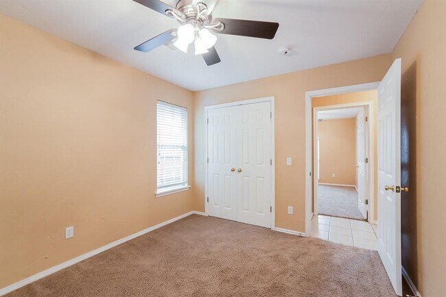 Building Photo - 536 SW 154th Ct