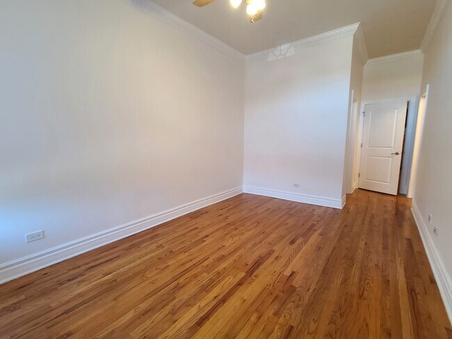 Building Photo - 4856 S Prairie Ave