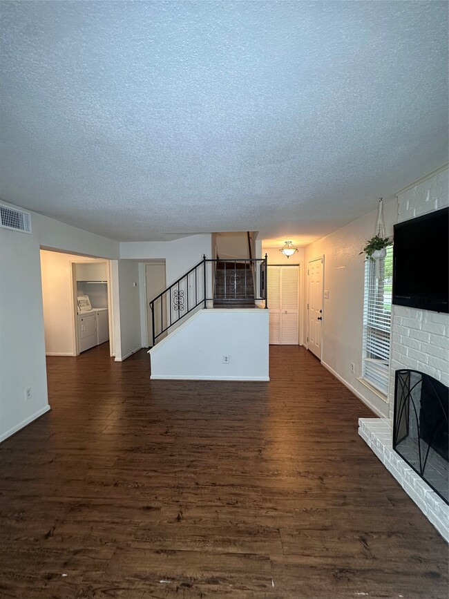 Building Photo - 1413 Bonanza Rd