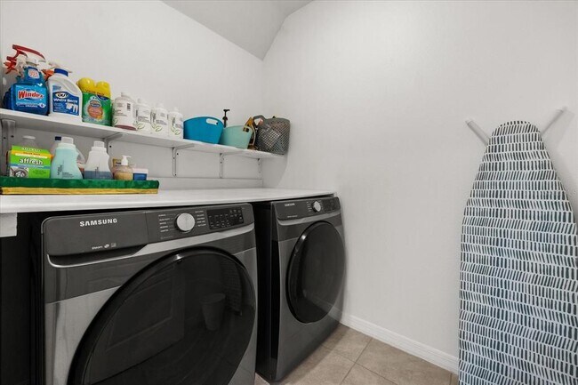 Building Photo - 1467 Riverboat Dr