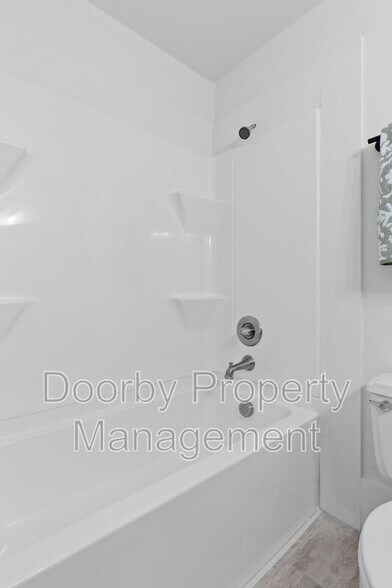 Building Photo - 841 Kay Cir