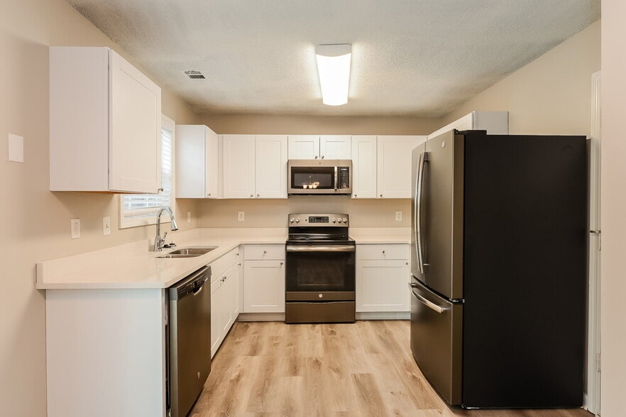 Building Photo - 6612 Chestnut Oaks Ridge