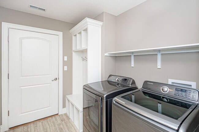 Building Photo - 6401 Cobble Creek Dr