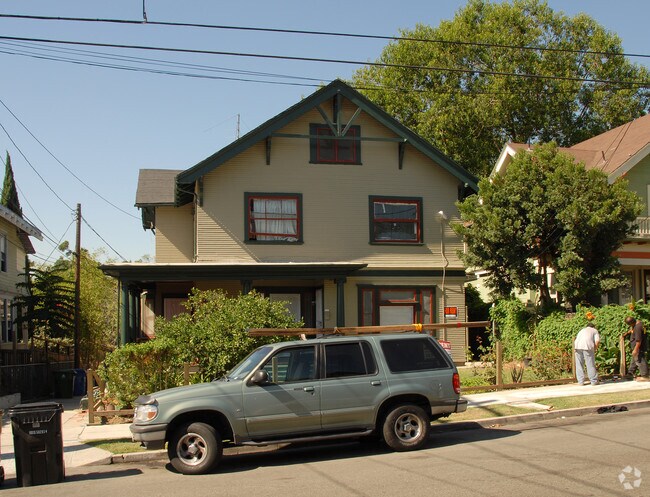Building Photo - 831 Kensington Rd