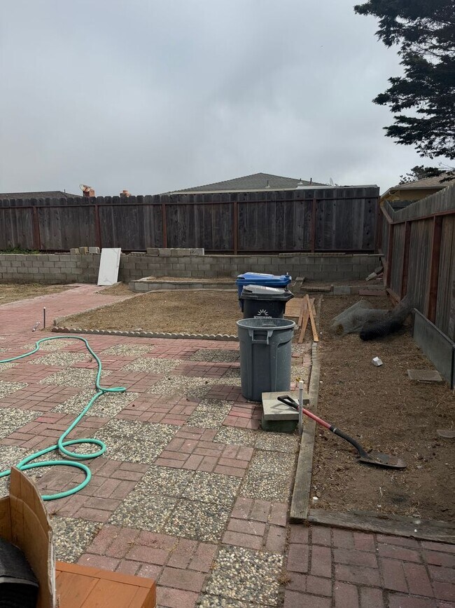 Building Photo - Beautiful Large Three Bedroom on Marina Av...