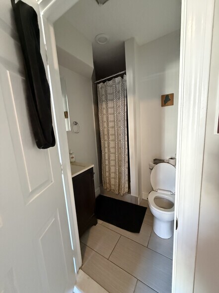 Building Photo - 224 Hanover St