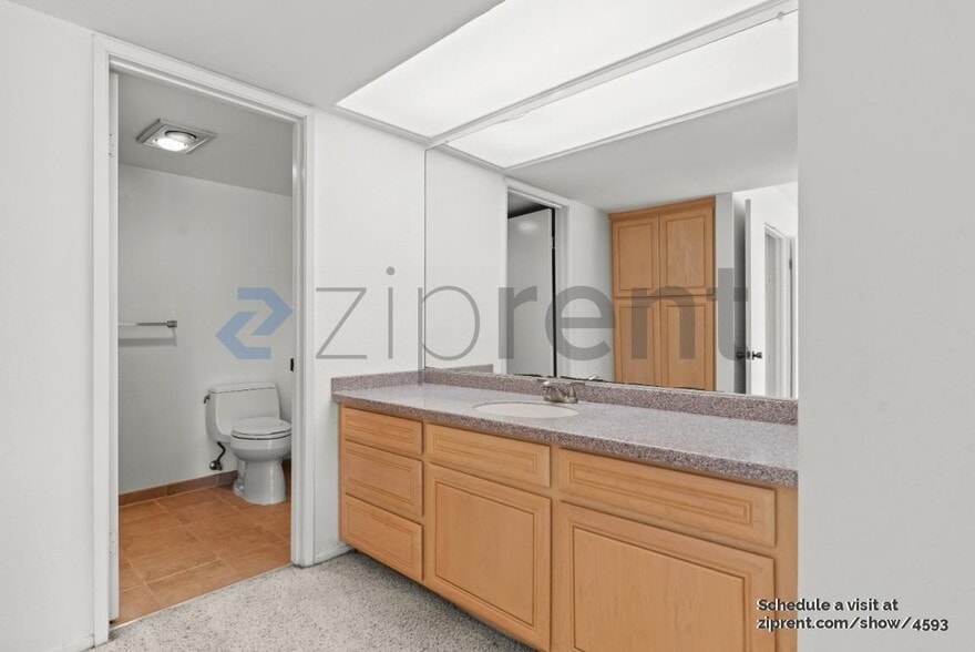 Building Photo - 11051 Firethorne Dr