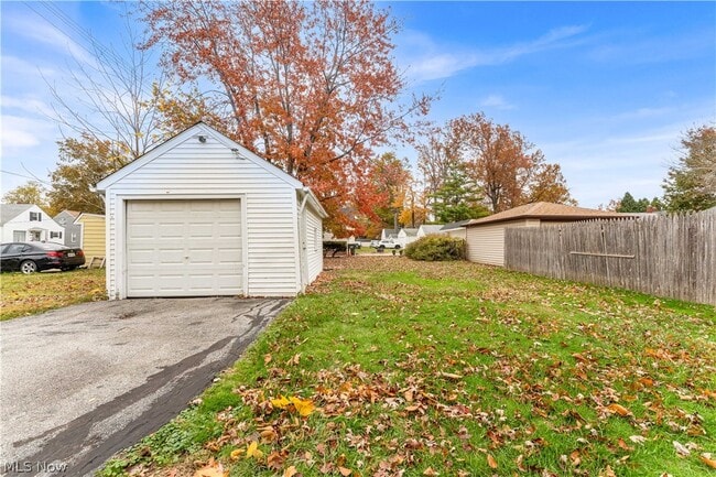 Building Photo - 441 E 250th St