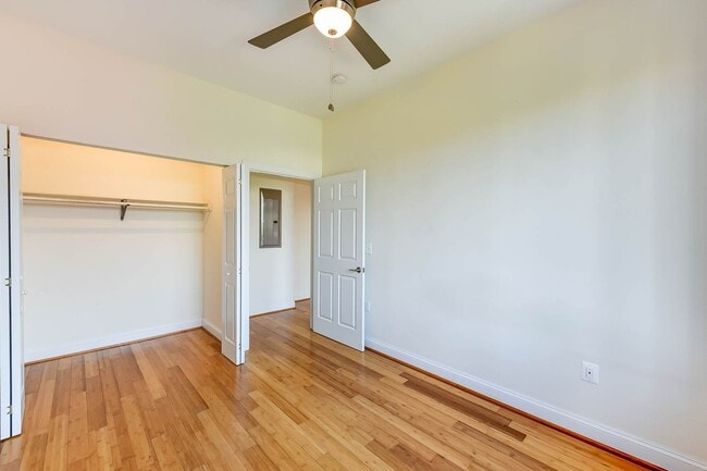 Building Photo - Gorgeous 2 Bedroom Penthouse in River Place South!