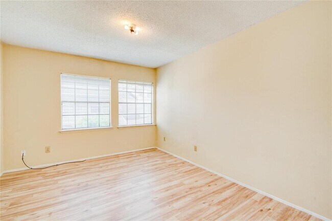 Building Photo - 6103 Ludington Dr