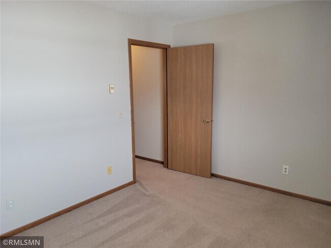 Building Photo - 1285 Bartosh Ln