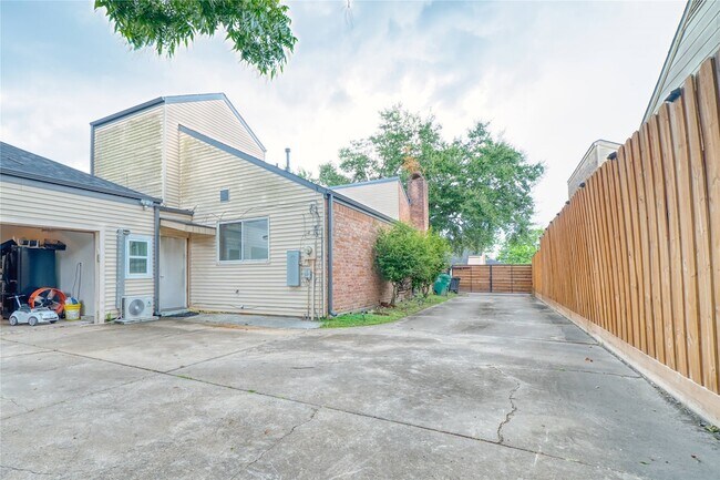 Building Photo - 7606 Portal Dr