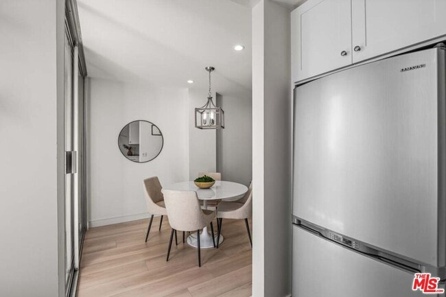 Building Photo - 10747 Wilshire Blvd