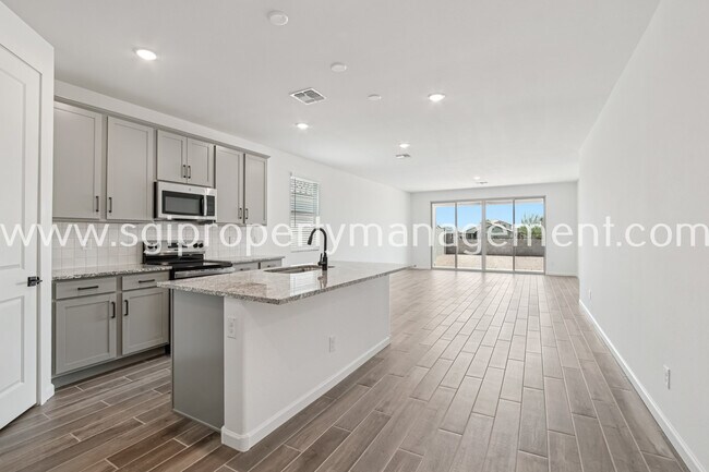 Building Photo - 18259 La Senda Dr W