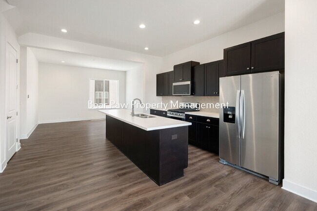 Building Photo - New Townhome in Wheat Ridge!!