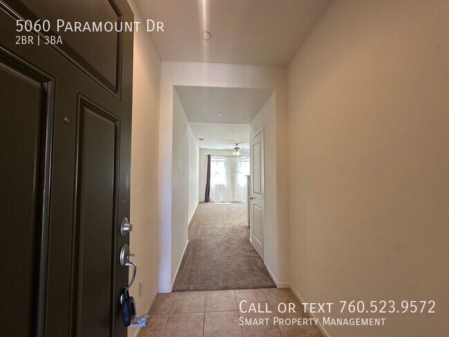 Building Photo - 5060 Paramount Dr