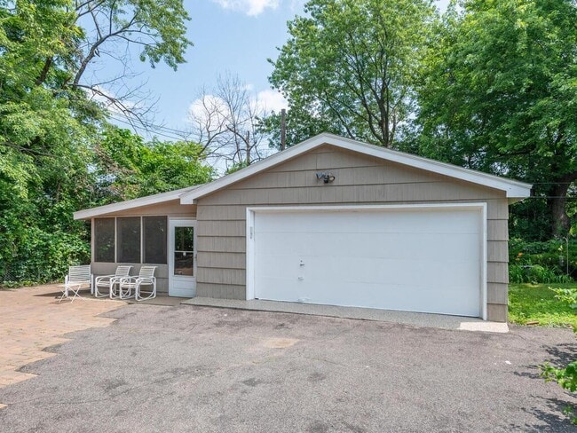 Building Photo - 6321 Wilryan Ave