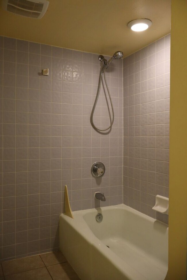 Building Photo - 9250 E Joy Ave