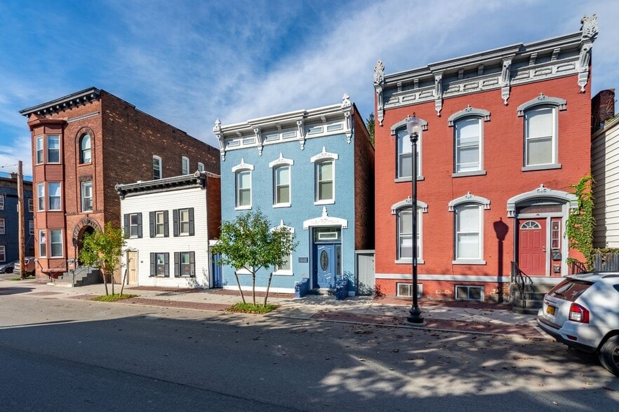 Building Photo - 323 2nd St