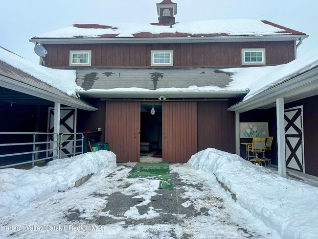 Building Photo - 240 Crest Ln