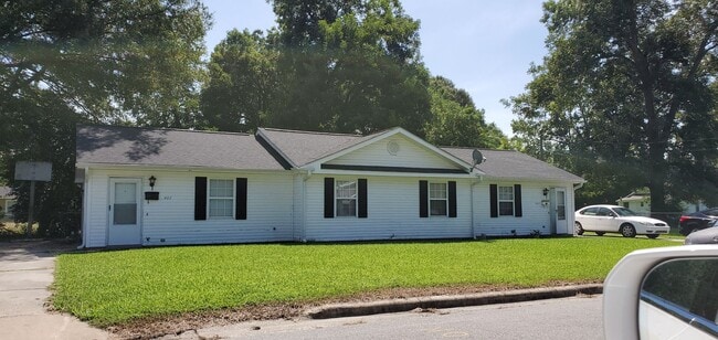 Primary Photo - 2 Bedroom 1 Bath Duplex close to town