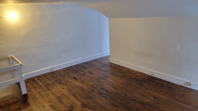 bonus rm- finished attic - 455 W Church St