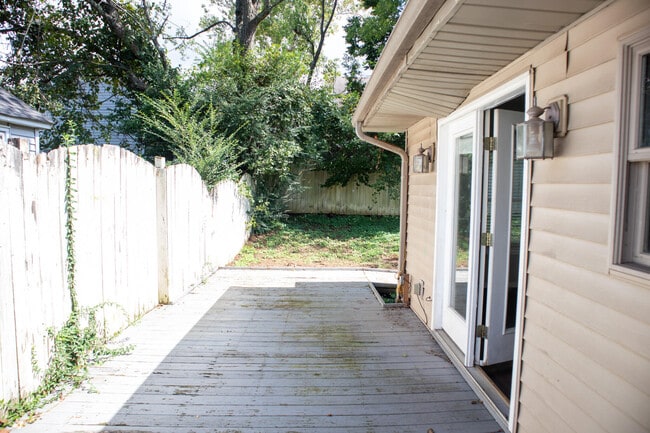 Building Photo - 136 Owsley Ave