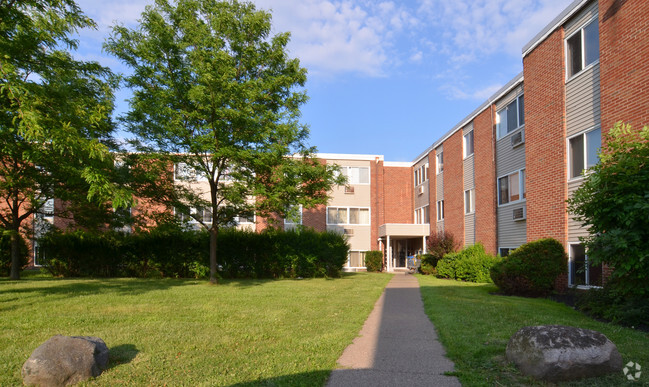 Entrance - Pineview Apartments