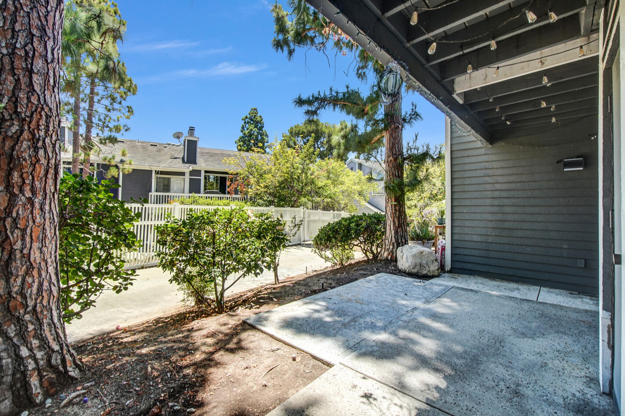 Building Photo - 25335 Pine Creek Ln