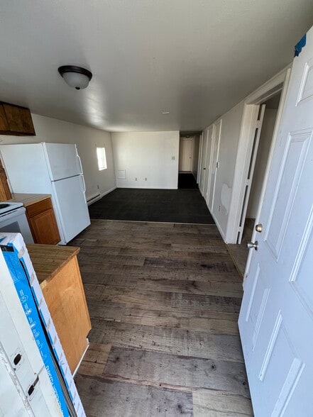 inside front door - 231 High St