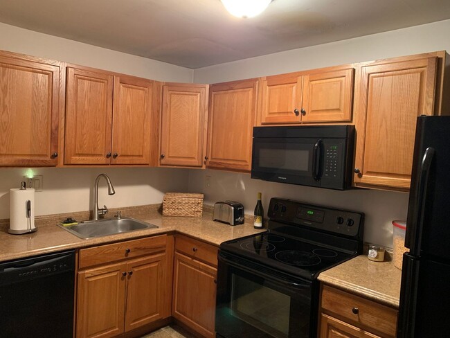 Building Photo - Charming 2BR Condo in Wallingford