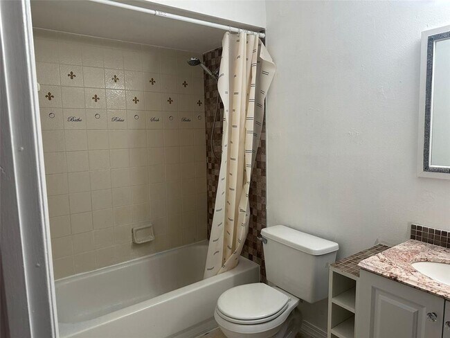 Building Photo - 2358 Harbor Town Dr