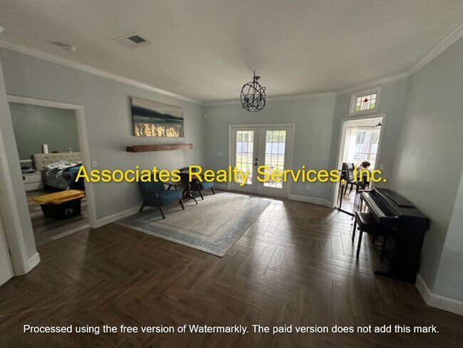 Building Photo - Beautiful Family home in Mentone!