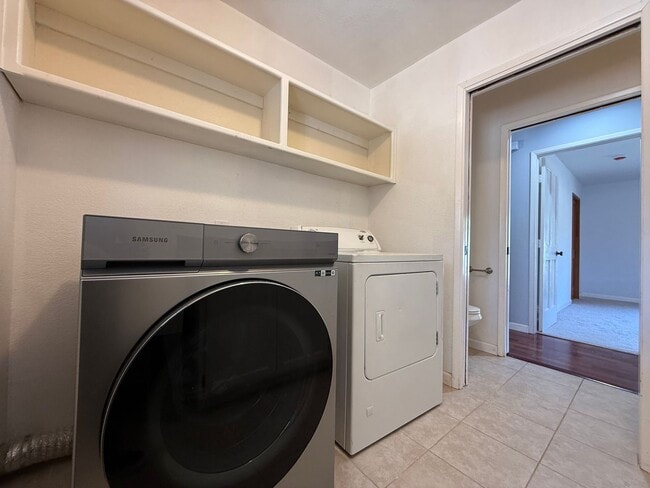 Building Photo - Charming 3BD/3BA Home in Ramona with Large Backyard, 2-Car Garage & In-Unit Laundry