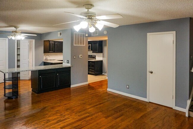 Building Photo - 10526 Hammerly Blvd
