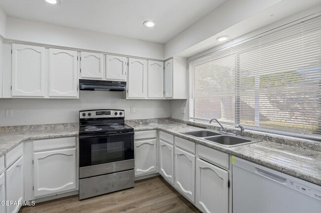 Building Photo - 7129 Orizaba Ave