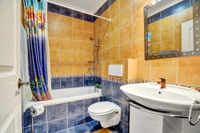 Building Photo - 600 Circle Dr