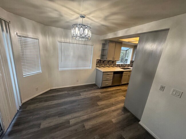 Building Photo - Spacious 3 bedroom condo