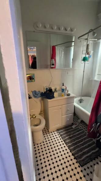 Building Photo - 64 Hemenway St