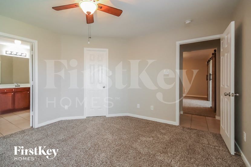 Building Photo - 9518 Peridot Green Dr