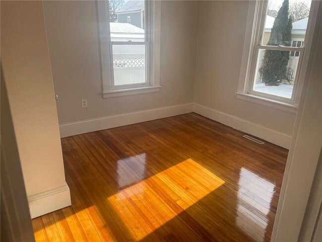 Building Photo - 87 Grosvenor Ave