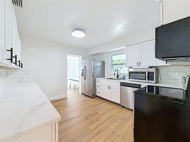 Building Photo - 3316 W Nassau St
