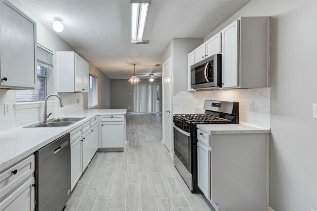 Building Photo - 7815 Barnhill Dr