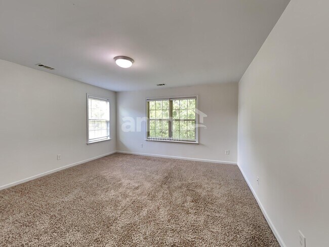 Building Photo - 781 Sonoma Dr SW