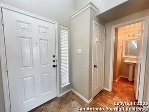Building Photo - 2221 Lakeline Dr